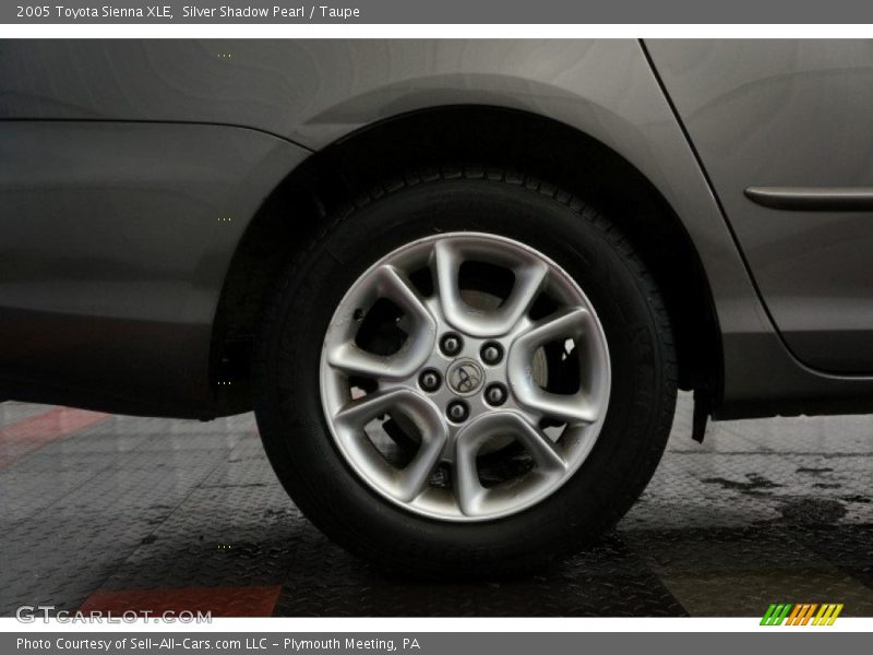 Silver Shadow Pearl / Taupe 2005 Toyota Sienna XLE