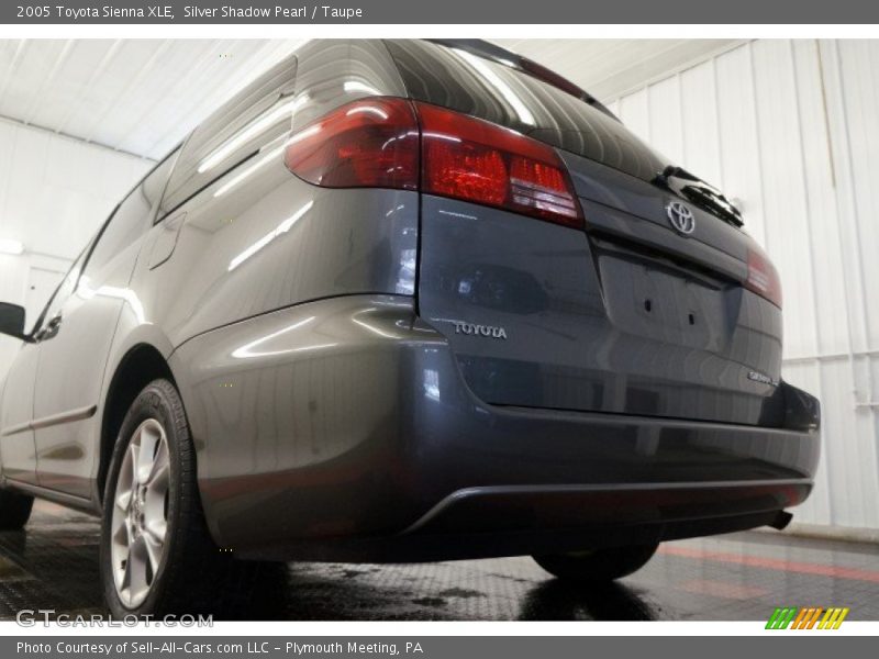 Silver Shadow Pearl / Taupe 2005 Toyota Sienna XLE