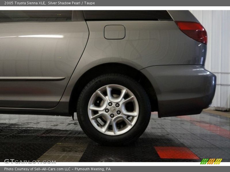 Silver Shadow Pearl / Taupe 2005 Toyota Sienna XLE