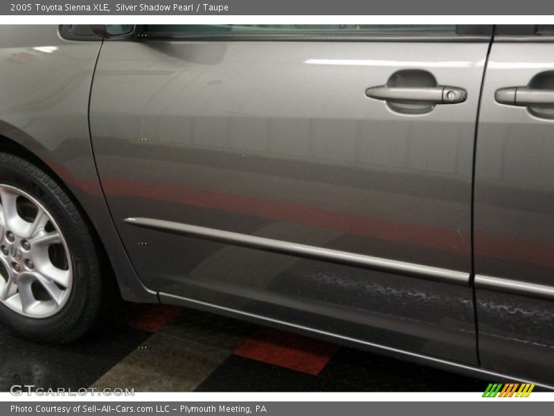 Silver Shadow Pearl / Taupe 2005 Toyota Sienna XLE