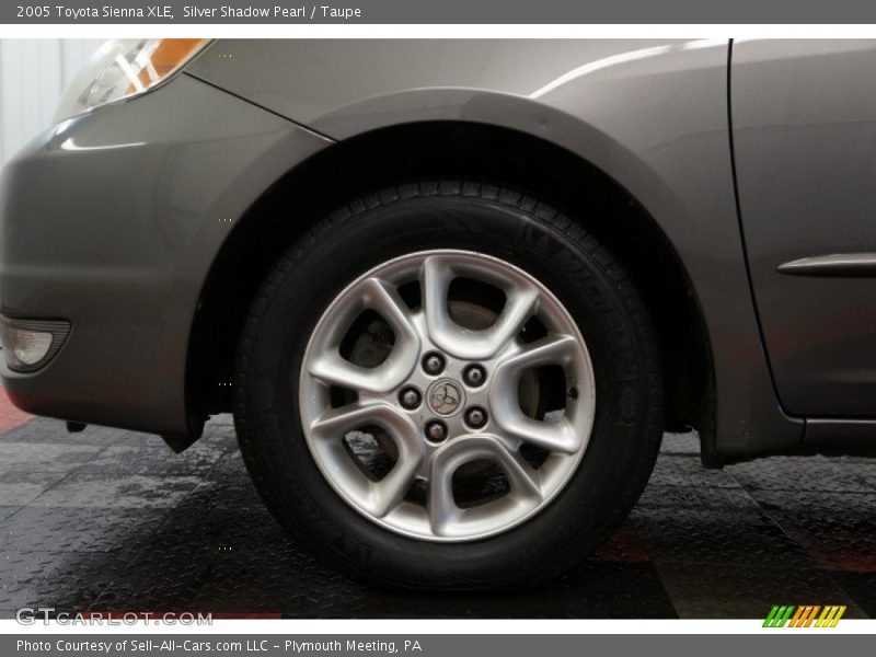Silver Shadow Pearl / Taupe 2005 Toyota Sienna XLE