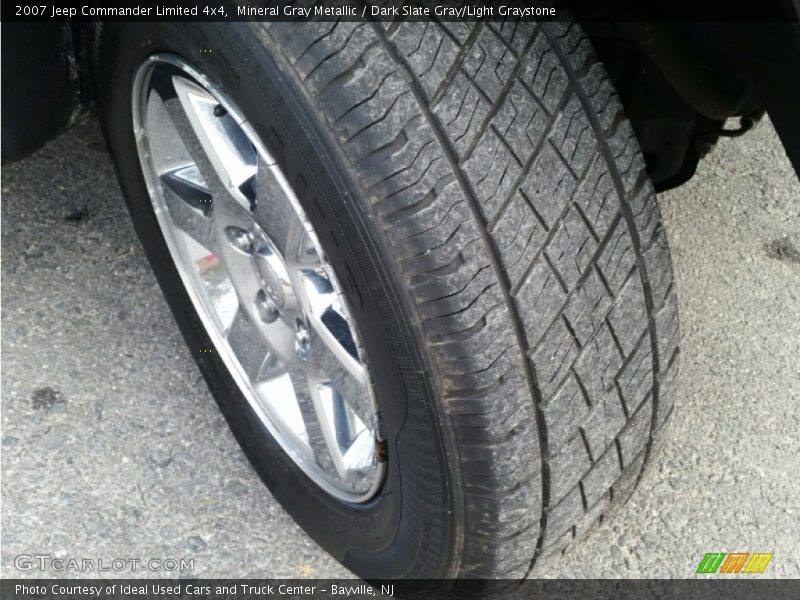 Mineral Gray Metallic / Dark Slate Gray/Light Graystone 2007 Jeep Commander Limited 4x4