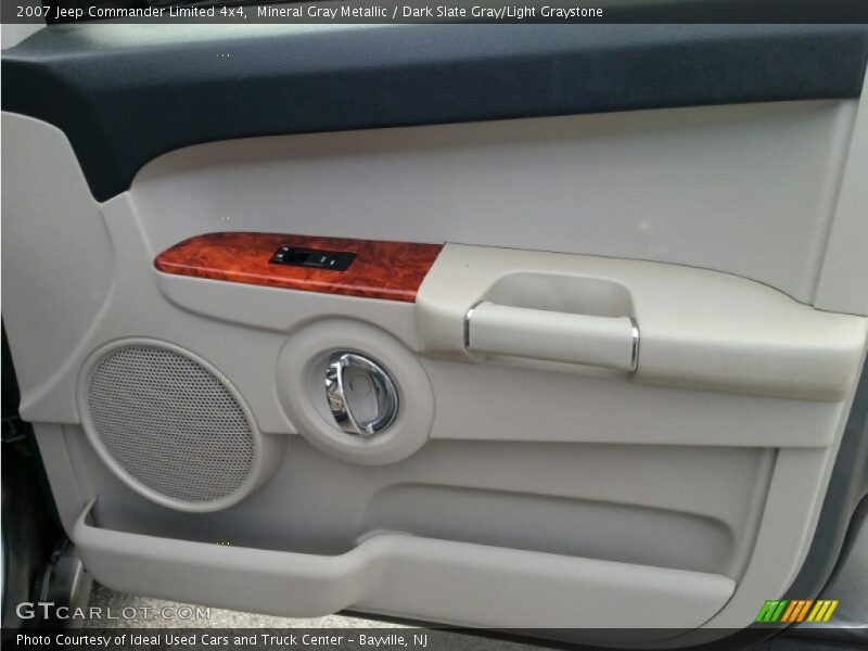 Mineral Gray Metallic / Dark Slate Gray/Light Graystone 2007 Jeep Commander Limited 4x4