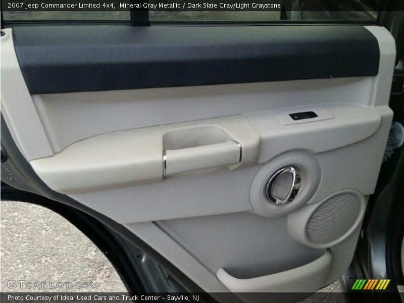 Mineral Gray Metallic / Dark Slate Gray/Light Graystone 2007 Jeep Commander Limited 4x4