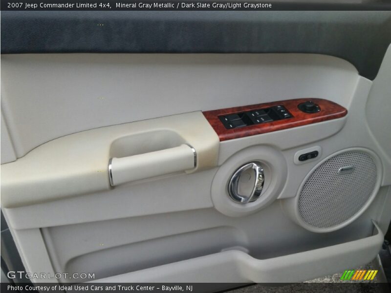 Mineral Gray Metallic / Dark Slate Gray/Light Graystone 2007 Jeep Commander Limited 4x4