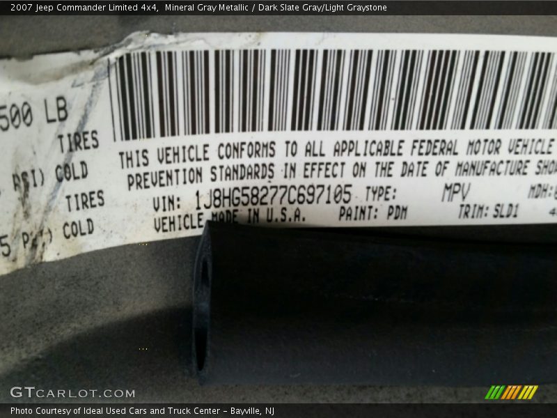 Mineral Gray Metallic / Dark Slate Gray/Light Graystone 2007 Jeep Commander Limited 4x4