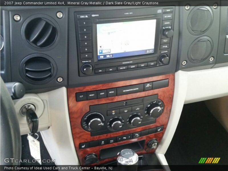 Mineral Gray Metallic / Dark Slate Gray/Light Graystone 2007 Jeep Commander Limited 4x4