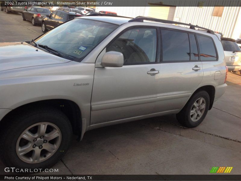 Millennium Silver Metallic / Gray 2002 Toyota Highlander V6