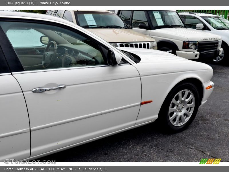 White Onyx / Sand 2004 Jaguar XJ XJ8