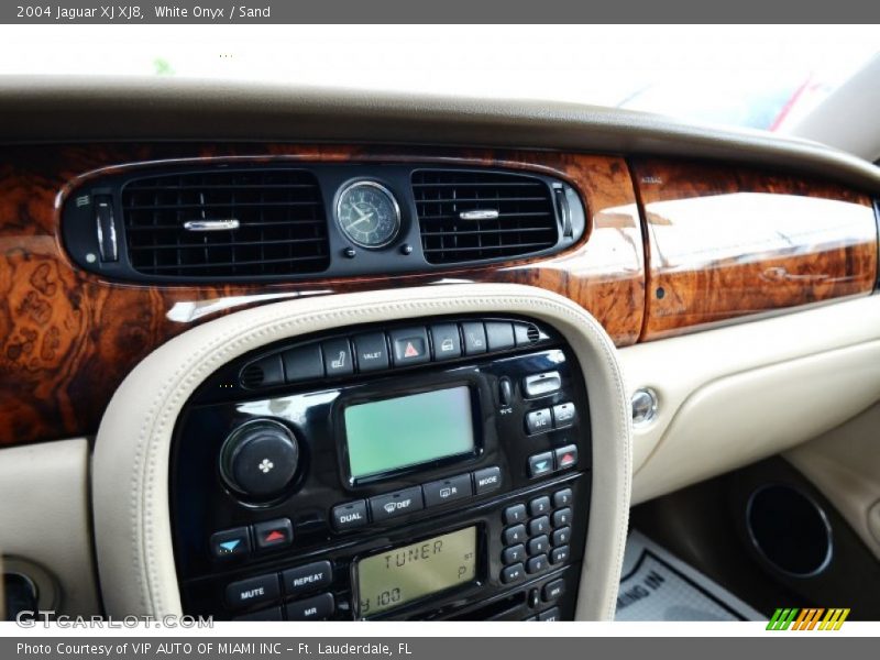 White Onyx / Sand 2004 Jaguar XJ XJ8