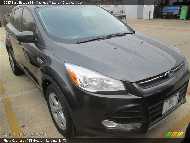 Magnetic Metallic / Charcoal Black 2015 Ford Escape SE