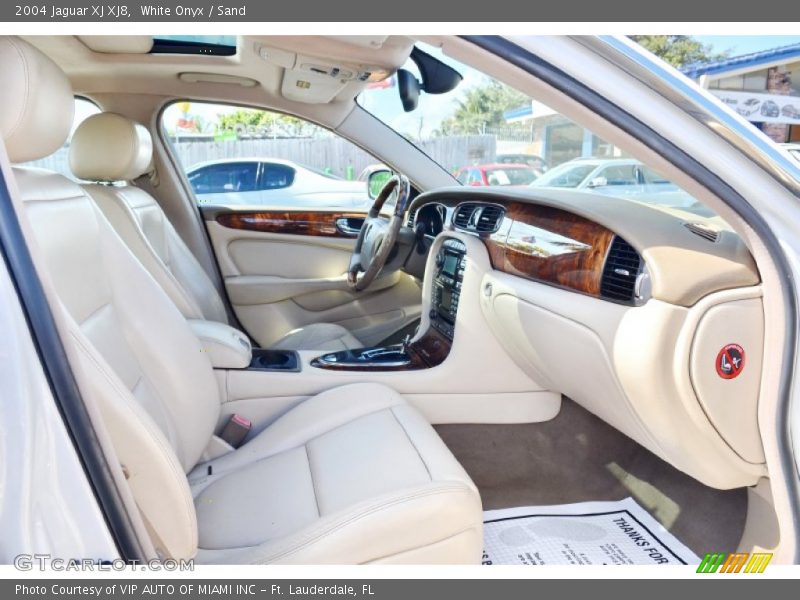 White Onyx / Sand 2004 Jaguar XJ XJ8