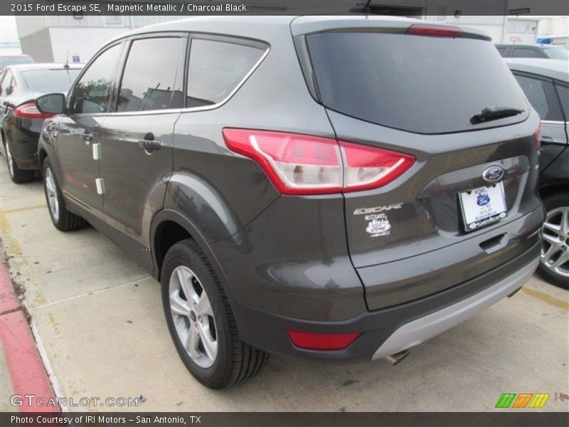 Magnetic Metallic / Charcoal Black 2015 Ford Escape SE