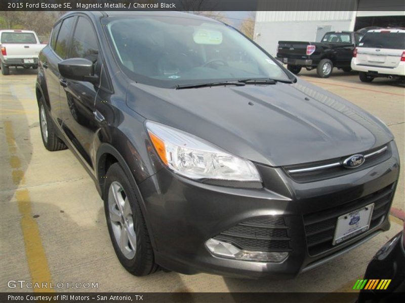 Magnetic Metallic / Charcoal Black 2015 Ford Escape SE