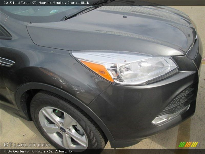 Magnetic Metallic / Charcoal Black 2015 Ford Escape SE