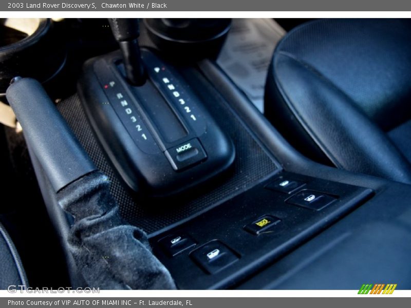 Chawton White / Black 2003 Land Rover Discovery S