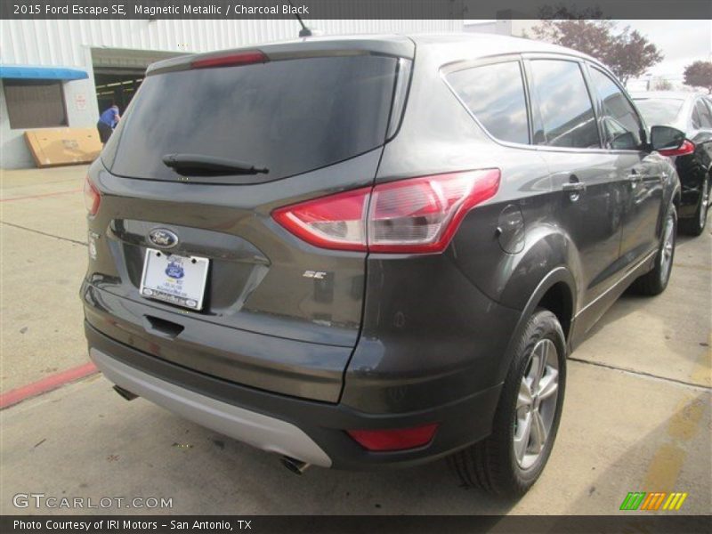 Magnetic Metallic / Charcoal Black 2015 Ford Escape SE