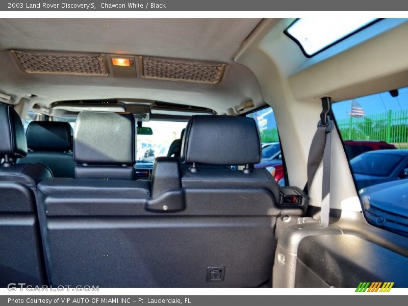 Chawton White / Black 2003 Land Rover Discovery S