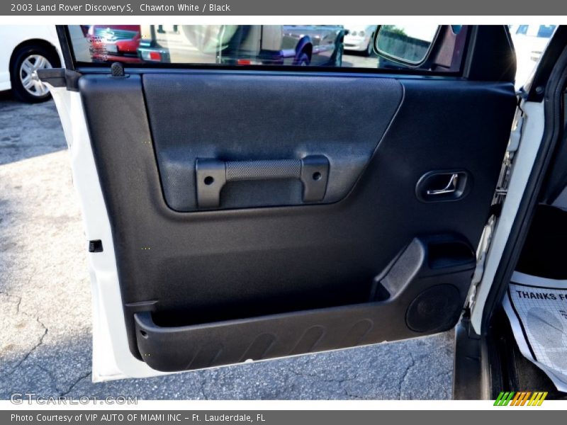 Chawton White / Black 2003 Land Rover Discovery S
