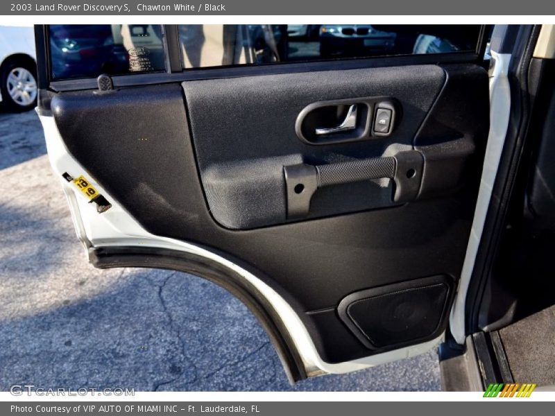 Chawton White / Black 2003 Land Rover Discovery S