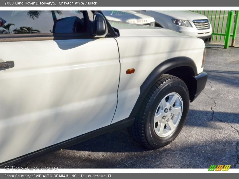 Chawton White / Black 2003 Land Rover Discovery S