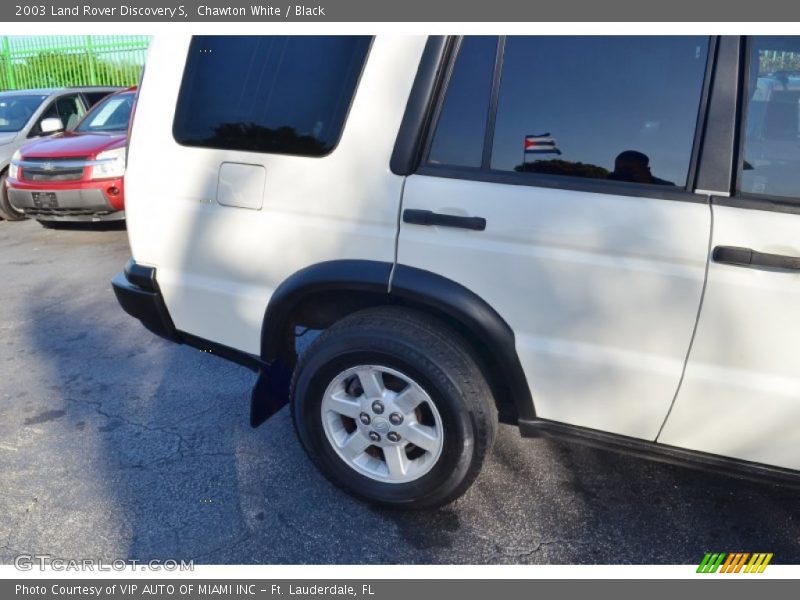 Chawton White / Black 2003 Land Rover Discovery S