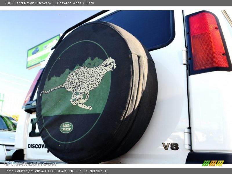 Chawton White / Black 2003 Land Rover Discovery S