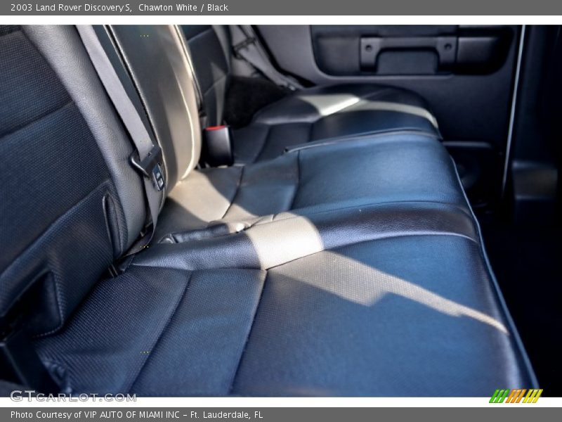 Chawton White / Black 2003 Land Rover Discovery S