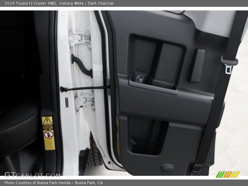 Iceberg White / Dark Charcoal 2014 Toyota FJ Cruiser 4WD