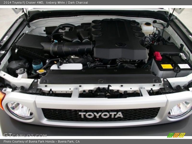 Iceberg White / Dark Charcoal 2014 Toyota FJ Cruiser 4WD