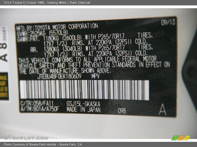 Iceberg White / Dark Charcoal 2014 Toyota FJ Cruiser 4WD