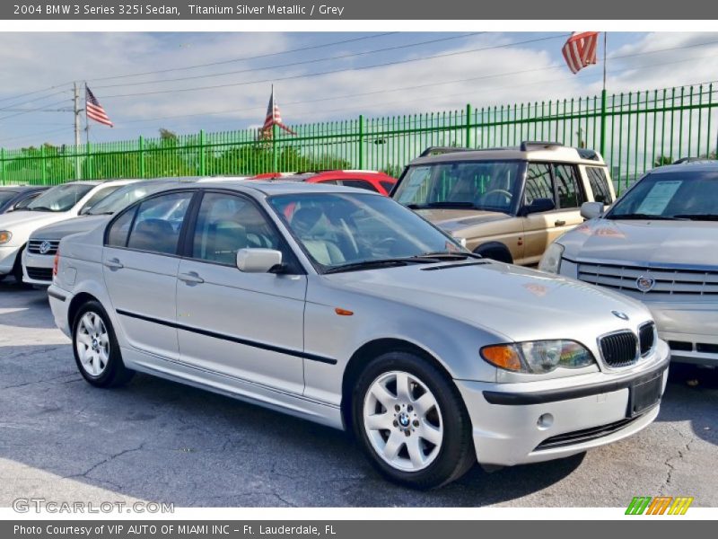 Front 3/4 View of 2004 3 Series 325i Sedan