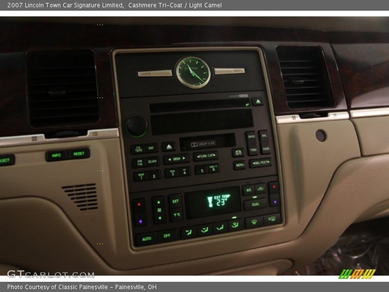 Controls of 2007 Town Car Signature Limited