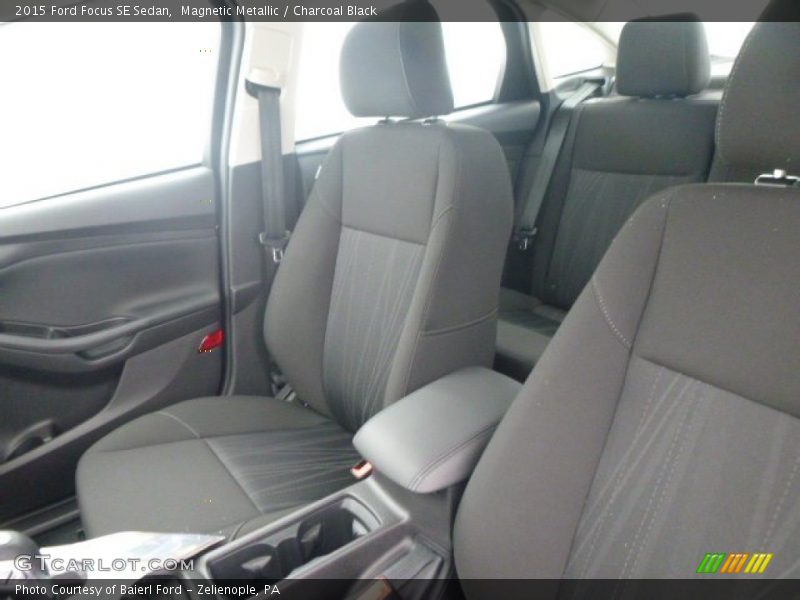 Magnetic Metallic / Charcoal Black 2015 Ford Focus SE Sedan