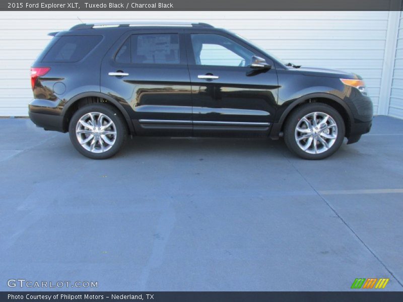 Tuxedo Black / Charcoal Black 2015 Ford Explorer XLT