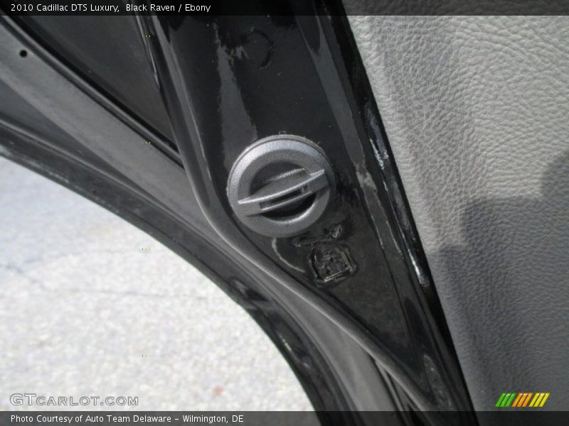 Black Raven / Ebony 2010 Cadillac DTS Luxury