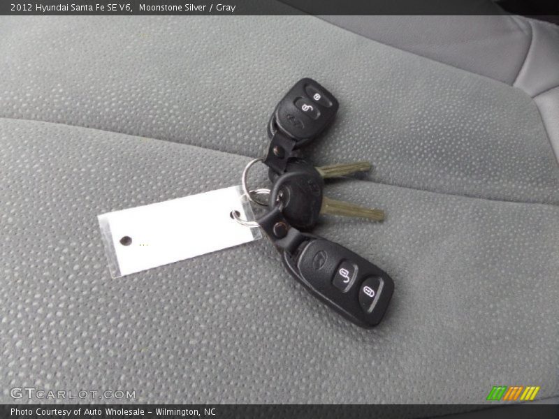 Moonstone Silver / Gray 2012 Hyundai Santa Fe SE V6