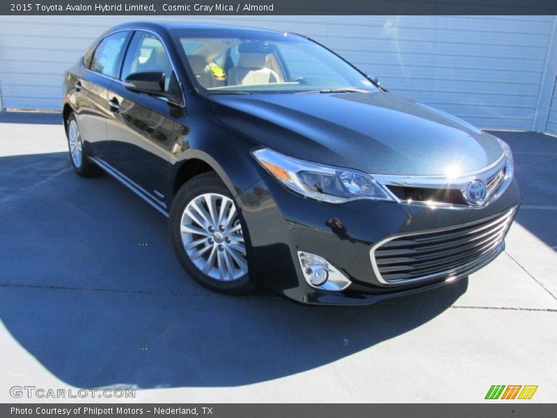 Front 3/4 View of 2015 Avalon Hybrid Limited