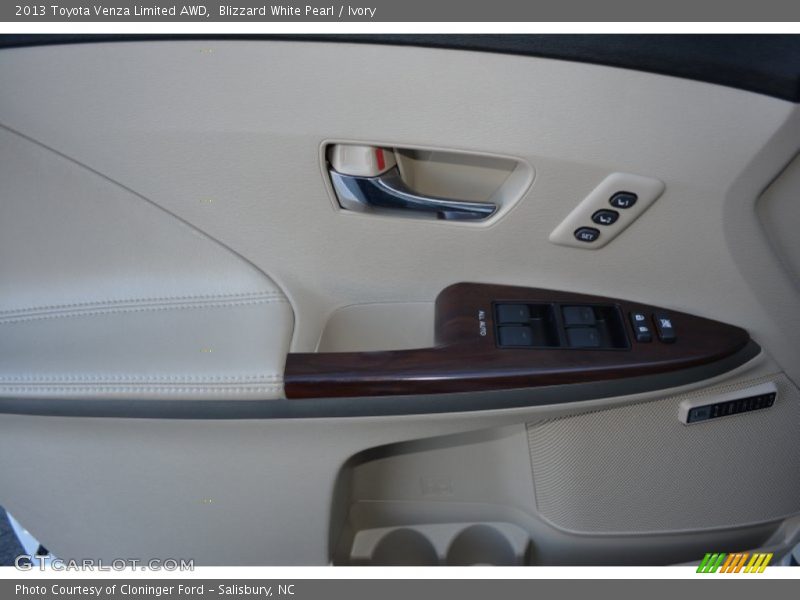 Blizzard White Pearl / Ivory 2013 Toyota Venza Limited AWD