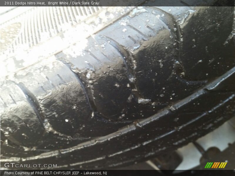 Bright White / Dark Slate Gray 2011 Dodge Nitro Heat