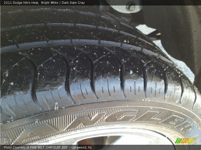 Bright White / Dark Slate Gray 2011 Dodge Nitro Heat