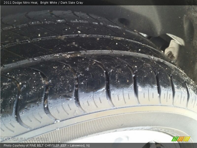 Bright White / Dark Slate Gray 2011 Dodge Nitro Heat