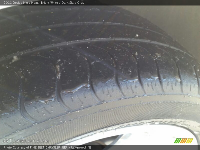 Bright White / Dark Slate Gray 2011 Dodge Nitro Heat