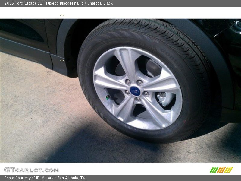 Tuxedo Black Metallic / Charcoal Black 2015 Ford Escape SE