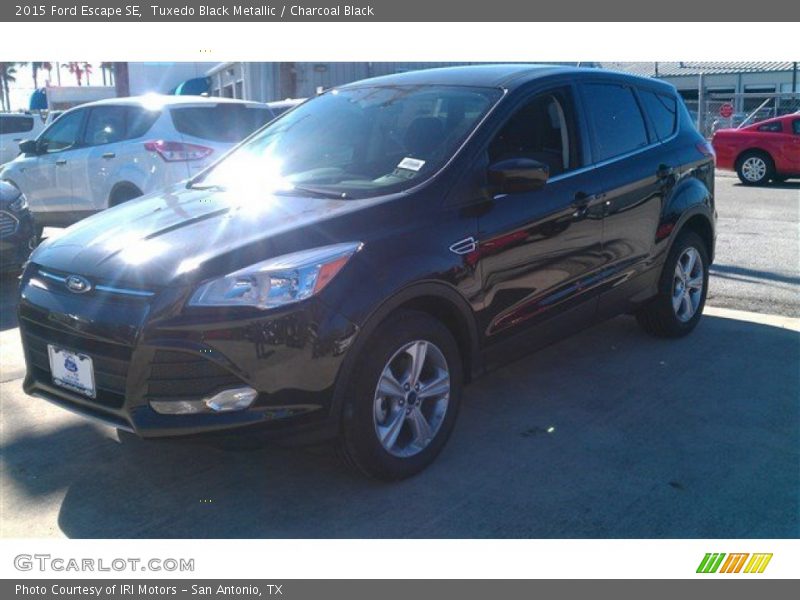 Tuxedo Black Metallic / Charcoal Black 2015 Ford Escape SE