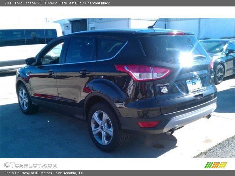 Tuxedo Black Metallic / Charcoal Black 2015 Ford Escape SE