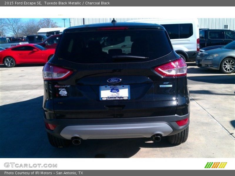 Tuxedo Black Metallic / Charcoal Black 2015 Ford Escape SE