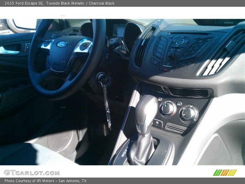 Tuxedo Black Metallic / Charcoal Black 2015 Ford Escape SE