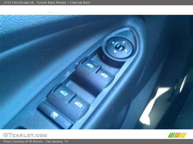 Tuxedo Black Metallic / Charcoal Black 2015 Ford Escape SE