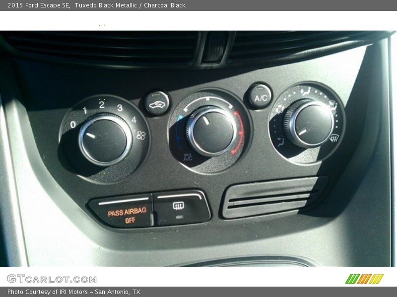 Tuxedo Black Metallic / Charcoal Black 2015 Ford Escape SE